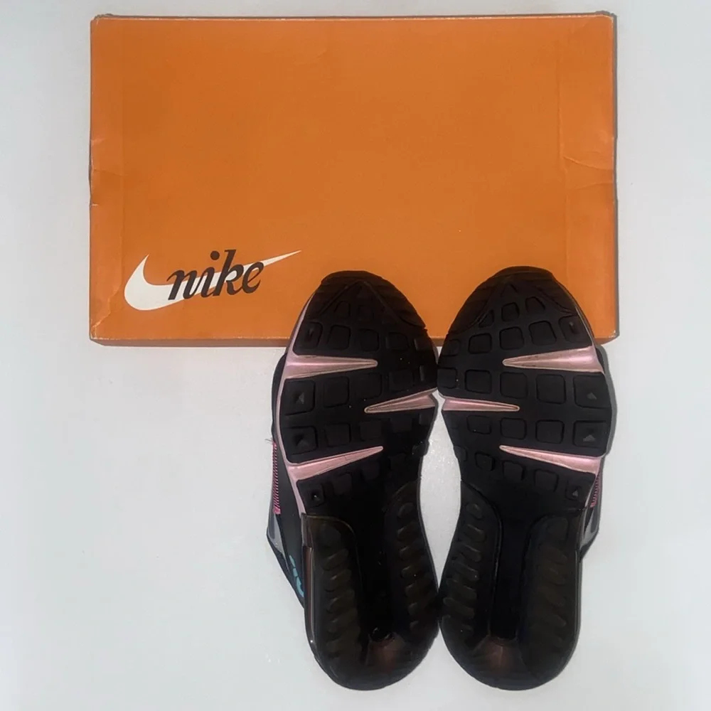 Nike Women's Sneakers in Black, Pink, and Gray - Picture 7 of 9